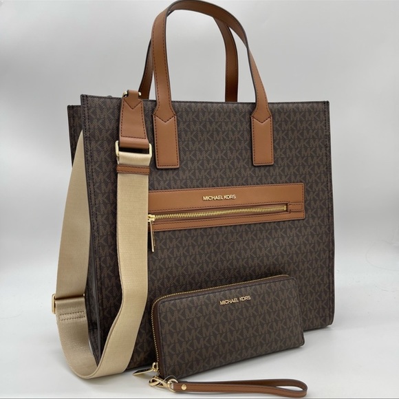 Michael Kors Large Kenly Tote Bag &Continental NWT
Wallet Wristlet | BUNDLE DEAL - Picture 3 of 9